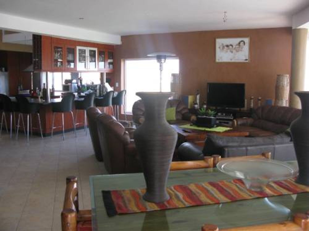 View of open - plan kitchen,living room and didning room 