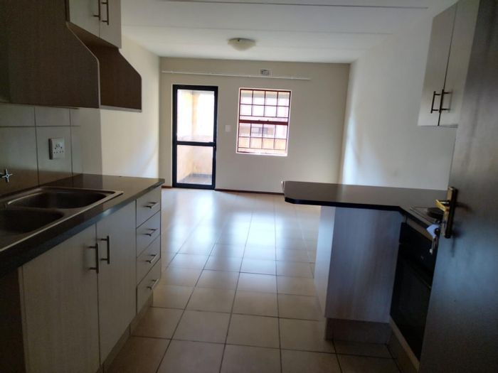 To Rent: Apartment in Noordwyk with amenities, security, and convenient access.