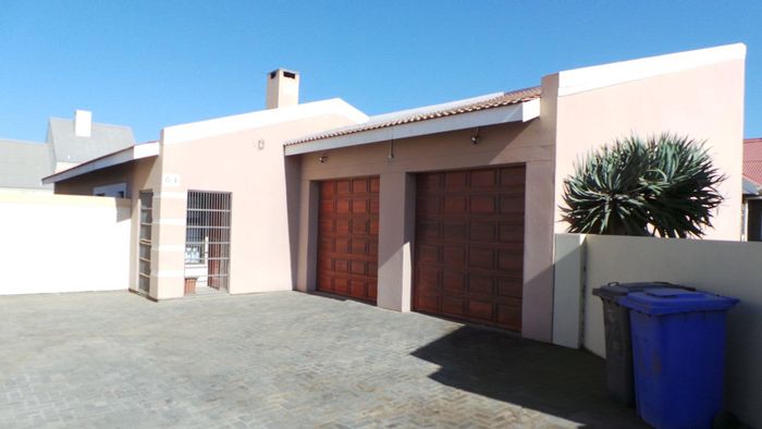 Property #1972539, Townhouse for sale in Walvis Bay Central