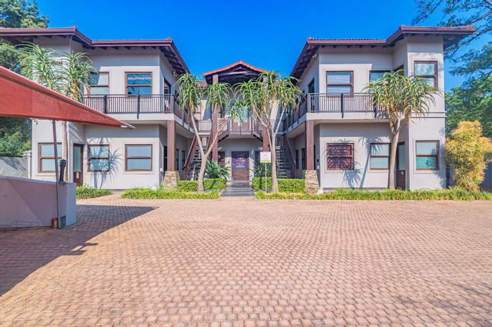 Office To Rent in Kloof Central: 310sqm, secure parking, balcony views, convenient access.