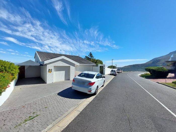 Property #2239365, House rental monthly in Camps Bay