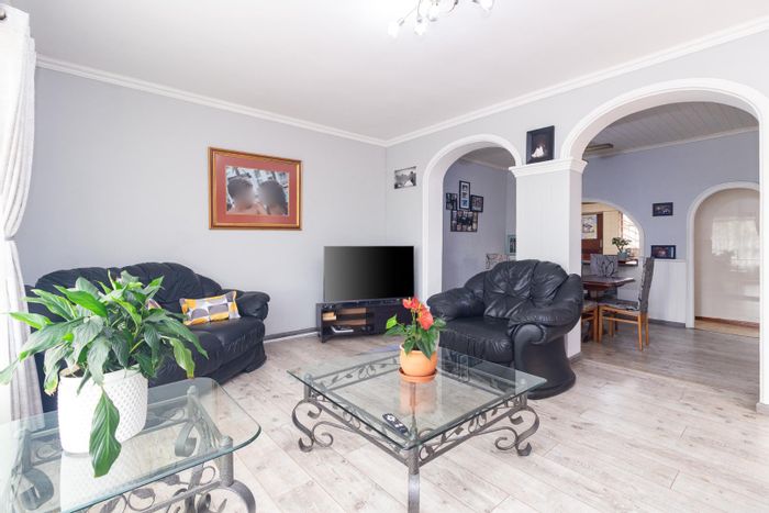 Bridgetown House For Sale: 3 Bedrooms, secure parking, close to amenities.