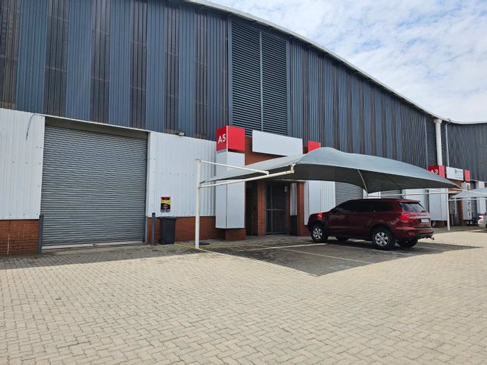 To Rent: Industrial Warehouse in Meadowdale with 3Phase power and truck access.