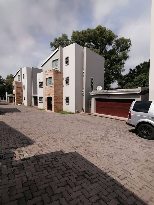 Ferndale Property property and houses to rent in Ferndale, Randburg, 1
