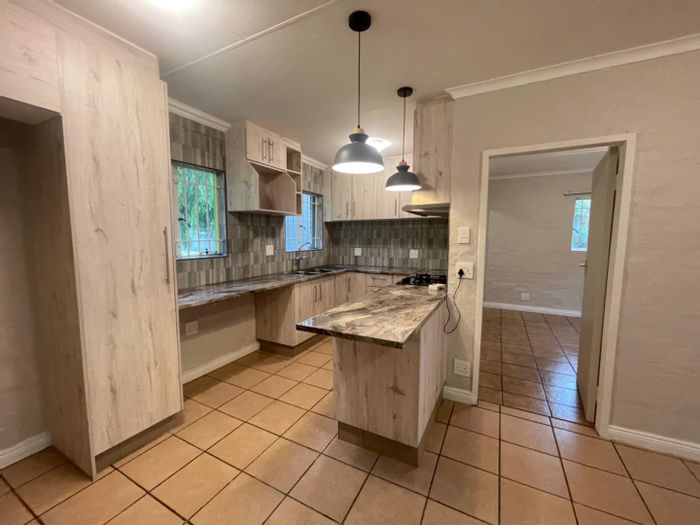 Erasmuskloof Apartment To Rent: 1 Bed, pool, braai area, secure parking.