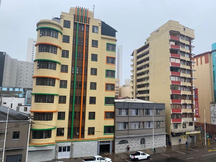 1.5-Bed Apartment in Durban Central with 24-hour security and investment potential. For Sale.