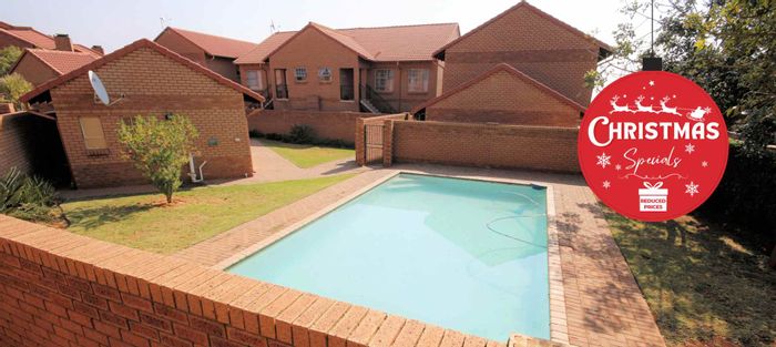 Hazeldean Apartment To Rent: 2 beds, pool, clubhouse, prepaid utilities, secure parking.