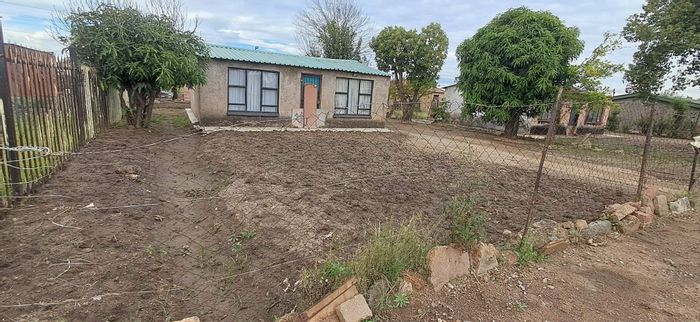 For Sale: House in Ga-Rankuwa, near shopping, schools, and TUT campus.