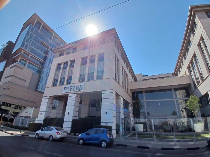 To Rent: 624 sqm Office in Rosebank with balcony, open-plan layout, and amenities.