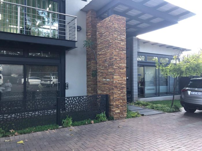 To Rent: Office in Parkwood, 35 m², secure parking, solar backup, prime location.