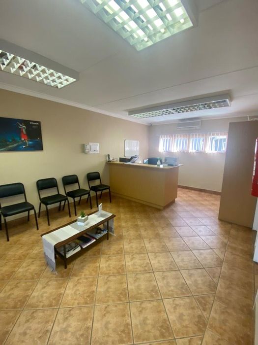 Eros Park Office To Rent: 80sqm, reception, storeroom, 3 offices, parking included.