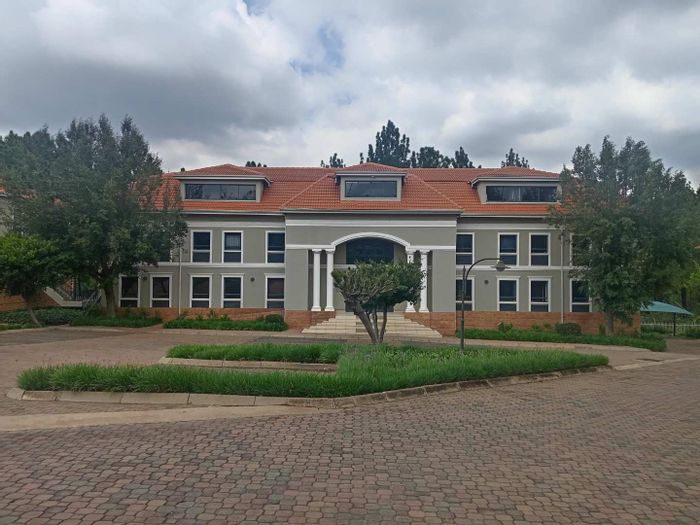 326m2 Office to Rent in Woodmead with 24-hour security and on-site café.
