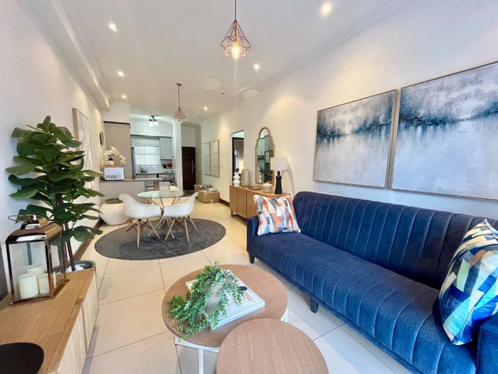 2-Bedroom Apartment For Sale in Umhlanga Ridge, near Gateway and Crescent Mall.