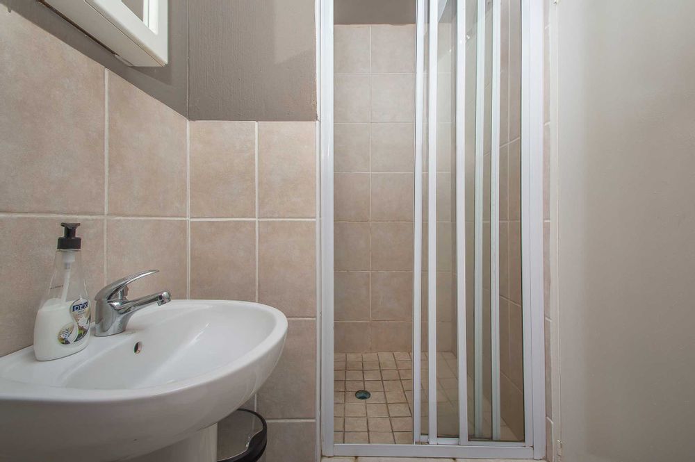 Neatly finished shower in en-suite