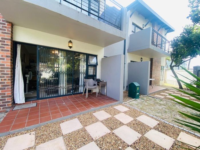 Property #2253003, Apartment pending sale in Royal Ascot