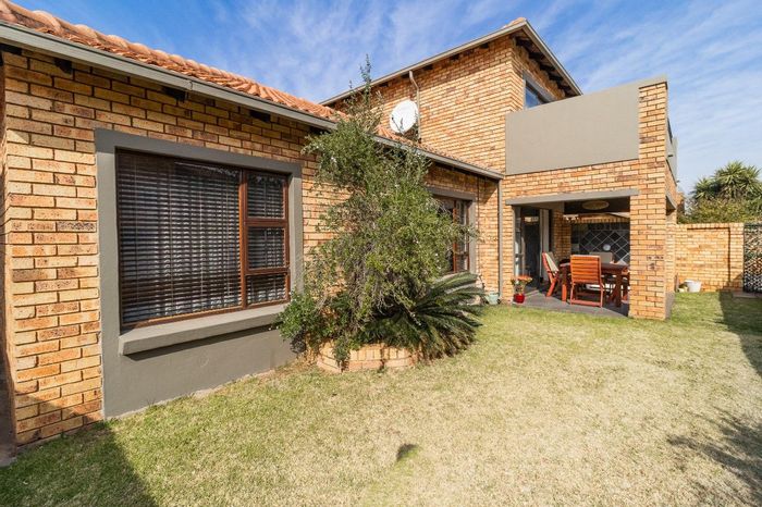 Stylish Meyersdal Townhouse for Sale: 3 Beds, Private Garden, Double Garage!