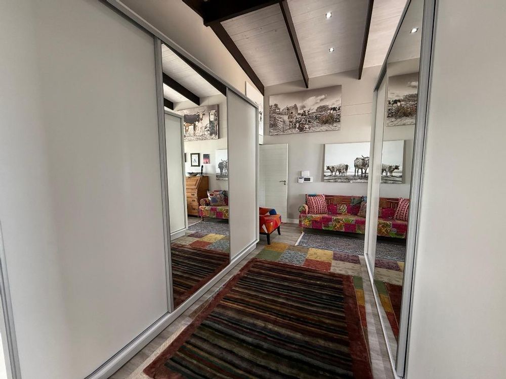 main bedroom entrance 