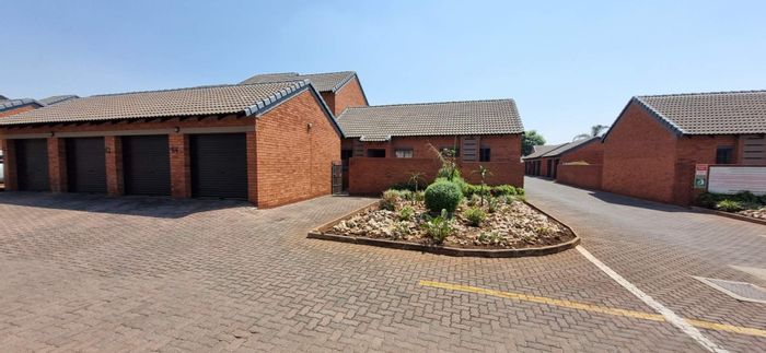 Property #2192232, Townhouse for sale in Highveld & Ext