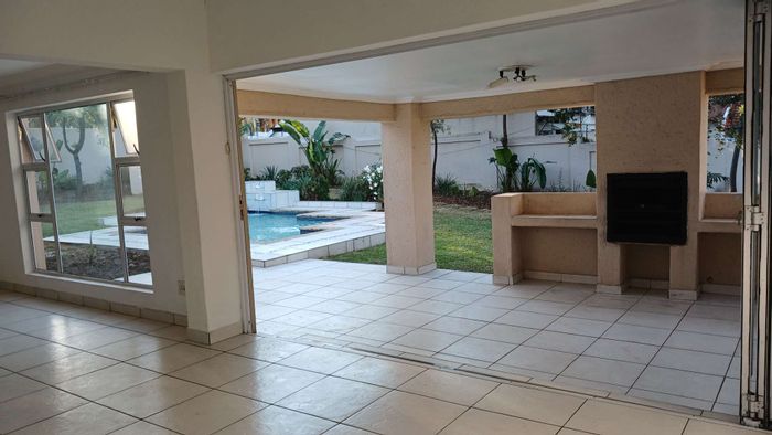 Hurlingham Manor House To Rent: 4 beds, pool, garden, staff quarters, secure area.