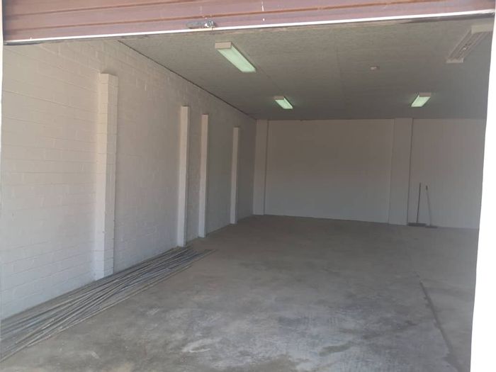 Industrial Warehouse To Rent in Walvis Bay - Office space, bathrooms, water included.