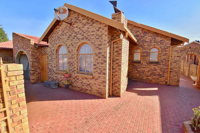 Property #2266120, House sold in Daveyton Ext 2