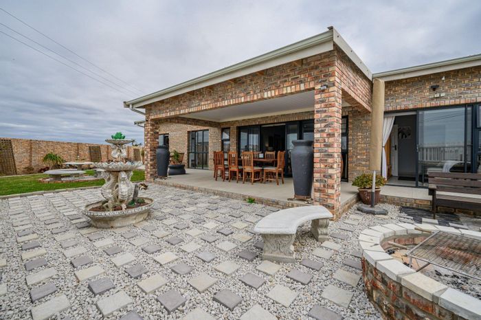 Colchester Central House For Sale: 3 beds, 2 baths, gated community, near Addo Park.