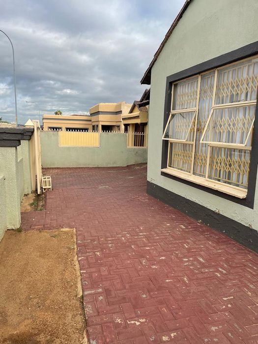 Property #2054575, House for sale in Mabopane