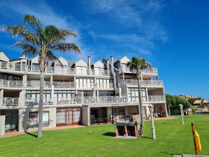 To Rent: Apartment in Hartenbos Central with pool, restaurant, and power backup.