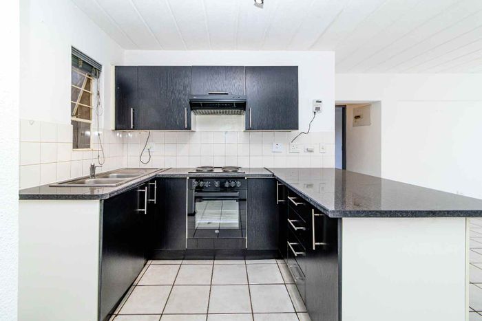 Property #2417149, Townhouse Rental Monthly in Bedford Gardens