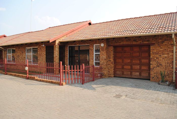 Riversdale Townhouse to Rent: 3 Bedrooms, Garage, En-suite, Pet-friendly.