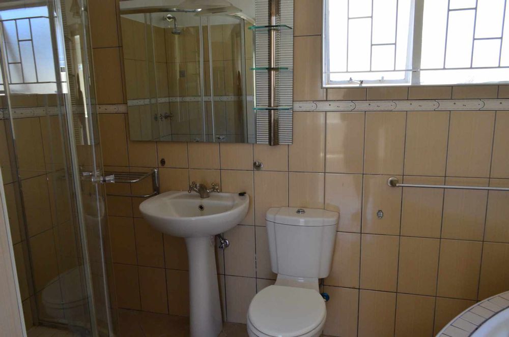 Windhoek, Cimbebasia, Full En Suite Bathroom for Main Bedroom