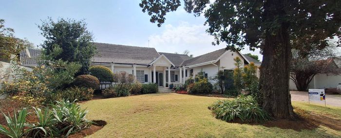 Spacious 4-Bedroom House in Alberante Ext 1 – For Sale with Garden & Lapa!