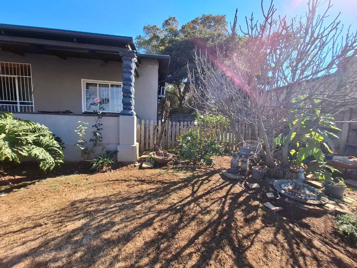 Florentia House For Sale: 3 Bedrooms, 1.5 Bathrooms, Garage, Near Schools and Amenities.