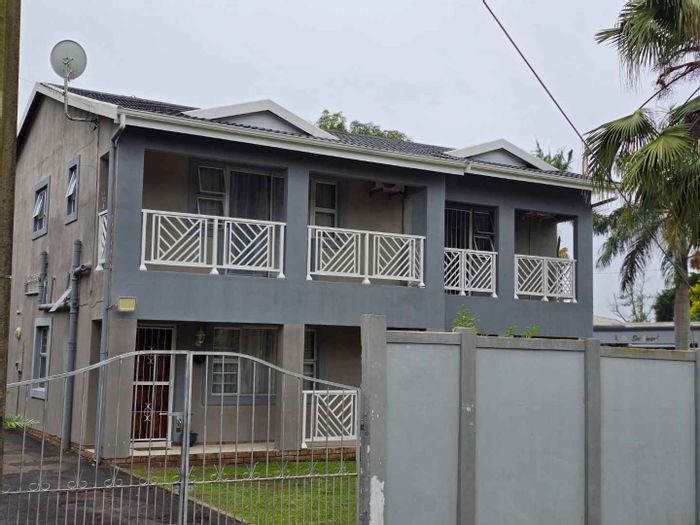 For Sale: Versatile 5-bedroom house in Malvern with dual living options and parking.