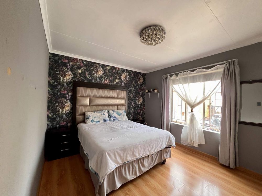 Main bedroom overview