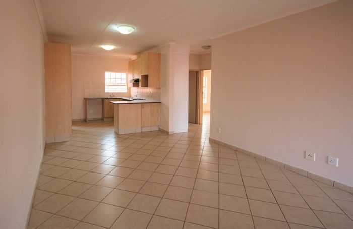 Hazeldean Apartment To Rent: 2 Beds, 2 Baths, Garage, Load-shedding-free!