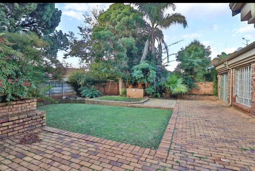 Lovely garden in the backyard with potential space 