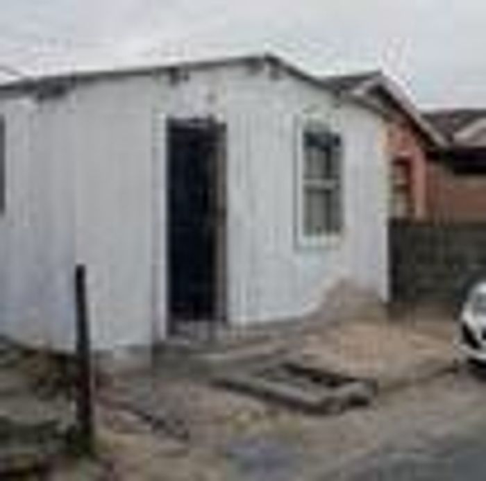 House For Sale in Mfuleni: Prime Location, Near School, Expansion Potential