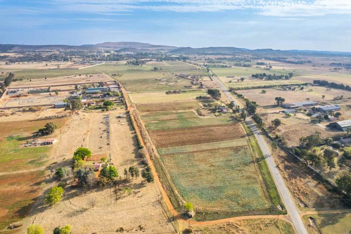 Eikenhof Farm For Sale: 27.75 hectares, stables, staff accommodation, rental income.
