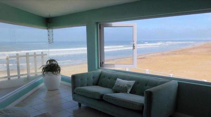 Vogelstrand Guest House For Sale: 10 Rooms, Pool, Conference Area, Garages.