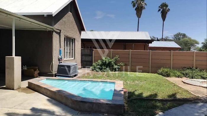 For Sale: House in Okahandja Central with multiple flats, pool, and spacious yard.