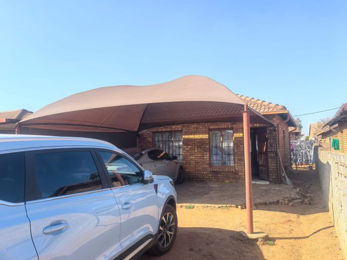 2-Bedroom House To Rent in Soshanguve Ext, near shopping and schools.