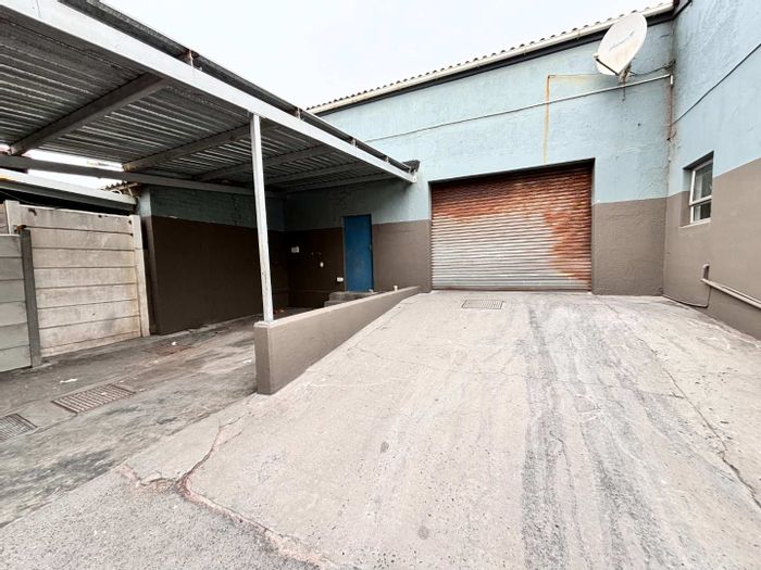 Property #2246236, Industrial rental monthly in Paarden Eiland