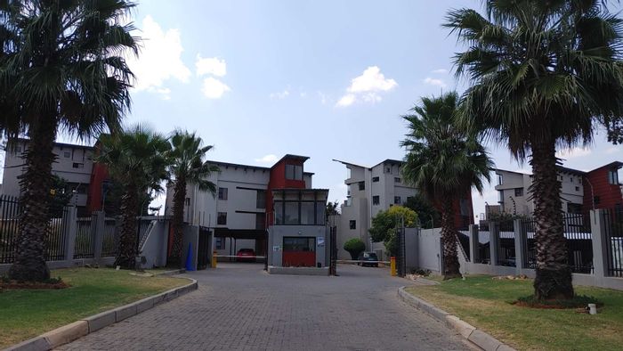 Property #2135849, Apartment for sale in Rooihuiskraal