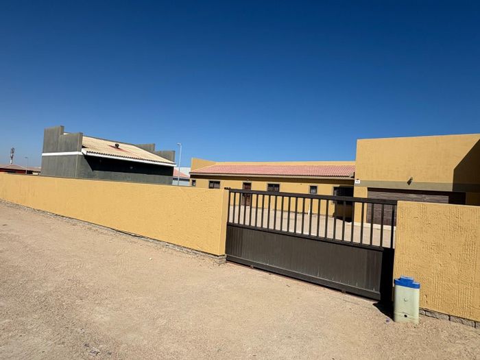 2 Bedroom House To Rent in Tamariskia with garage, yard, and pet-friendly.