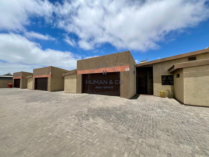Property #2208609, Townhouse pending sale in Walvis Bay Central