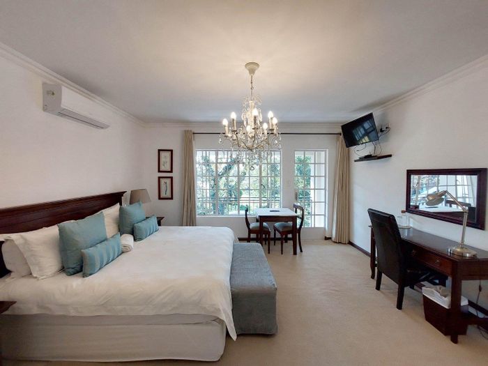 Edenburg Apartment To Rent: All-inclusive studios with secure parking and weekly cleaning.