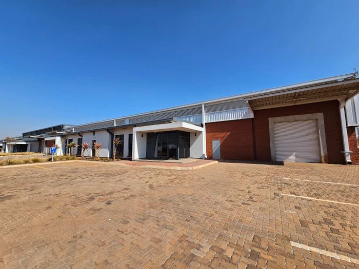 Industrial warehouse to rent in Glen Marais, 1,325sqm, 24-hour security.