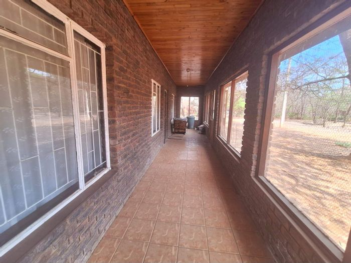 Leeupoort Central House For Sale: 3 Bedrooms, spacious lot, private kitchen, and stoep.