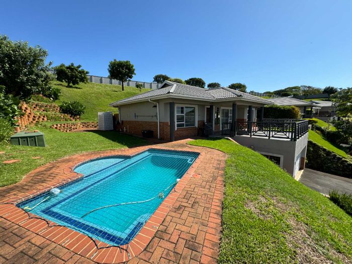 La Lucia townhouse for sale: 3 beds, sea views, private pool, pet-friendly.